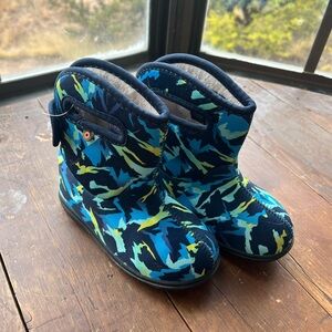 Bogs Kid’s Boots - Size 9 - Insulated and Waterproof NWOT